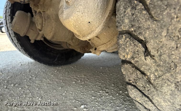 image for item ER2337 2010 Peterbilt 365 ready mix truck