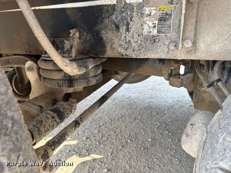 image for item ER2337 2010 Peterbilt 365 ready mix truck