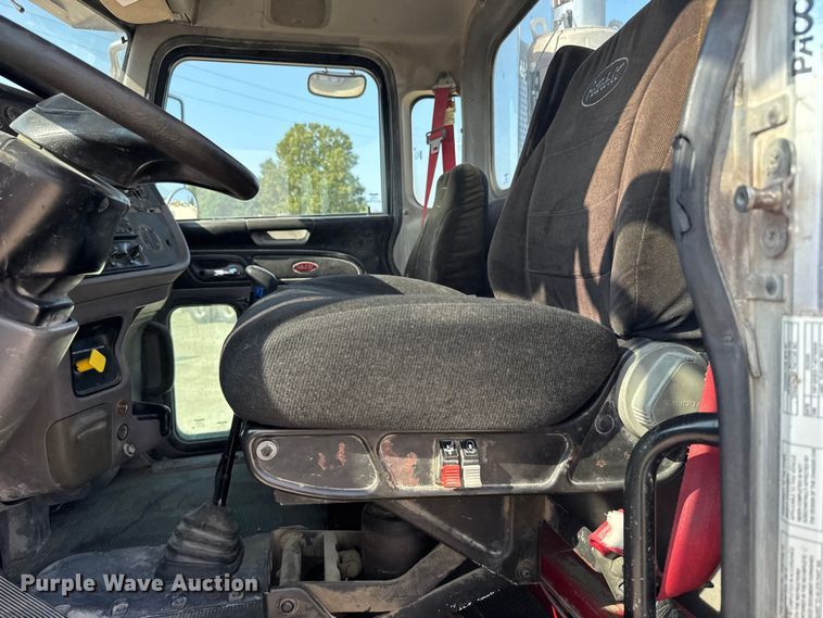 image for item ER2337 2010 Peterbilt 365 ready mix truck