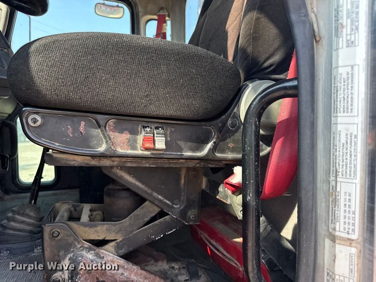 image for item ER2337 2010 Peterbilt 365 ready mix truck