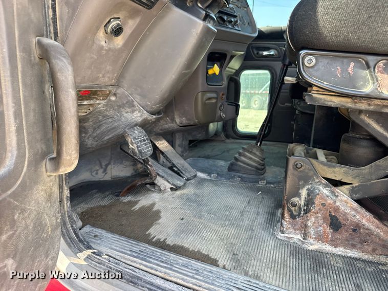 image for item ER2337 2010 Peterbilt 365 ready mix truck