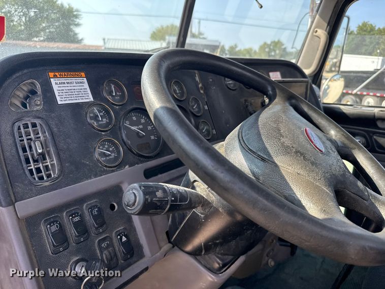 image for item ER2337 2010 Peterbilt 365 ready mix truck