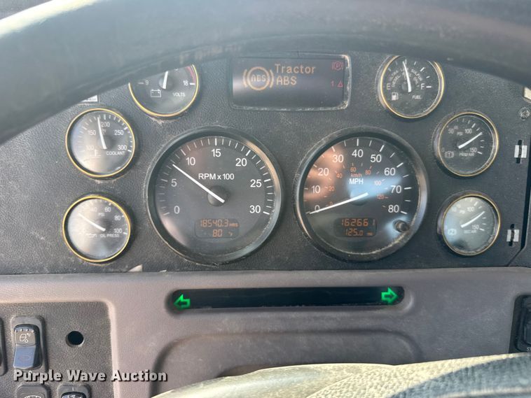 image for item ER2337 2010 Peterbilt 365 ready mix truck