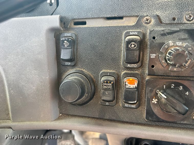 image for item ER2337 2010 Peterbilt 365 ready mix truck