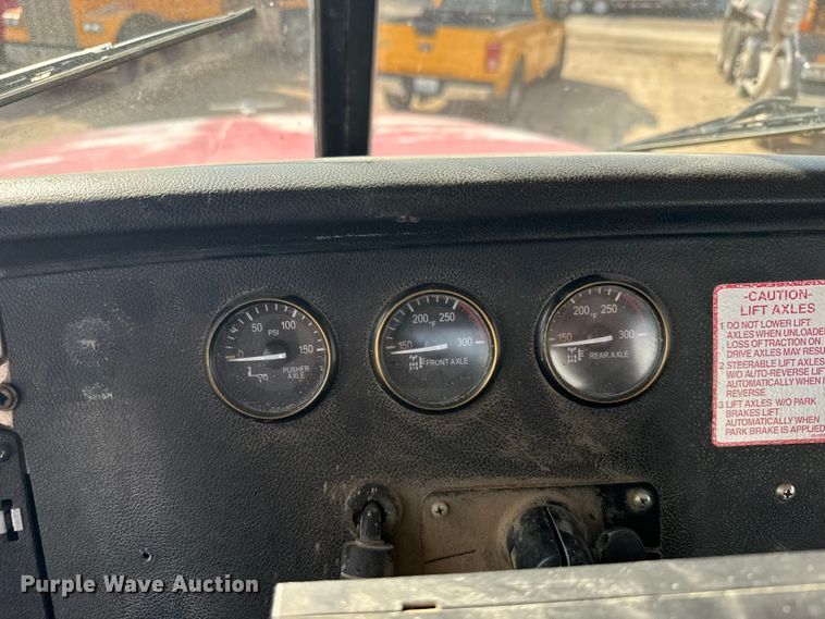 image for item ER2337 2010 Peterbilt 365 ready mix truck