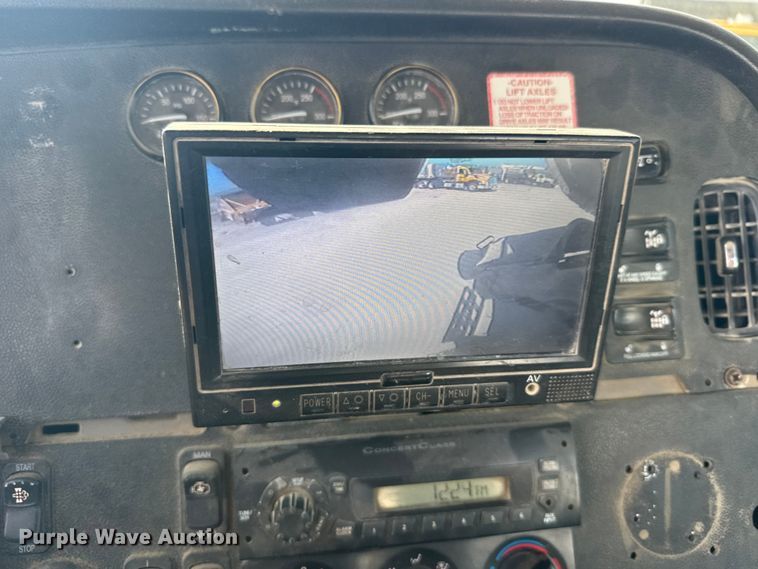 image for item ER2337 2010 Peterbilt 365 ready mix truck