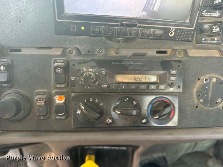 image for item ER2337 2010 Peterbilt 365 ready mix truck