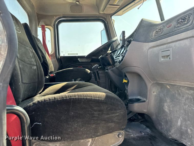 image for item ER2337 2010 Peterbilt 365 ready mix truck