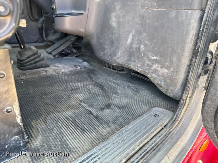 image for item ER2337 2010 Peterbilt 365 ready mix truck