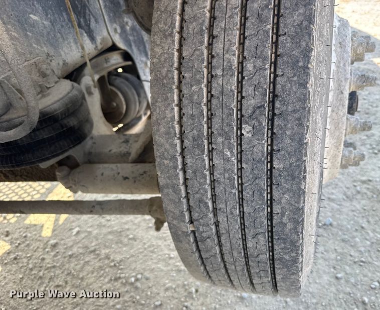 image for item ER2337 2010 Peterbilt 365 ready mix truck