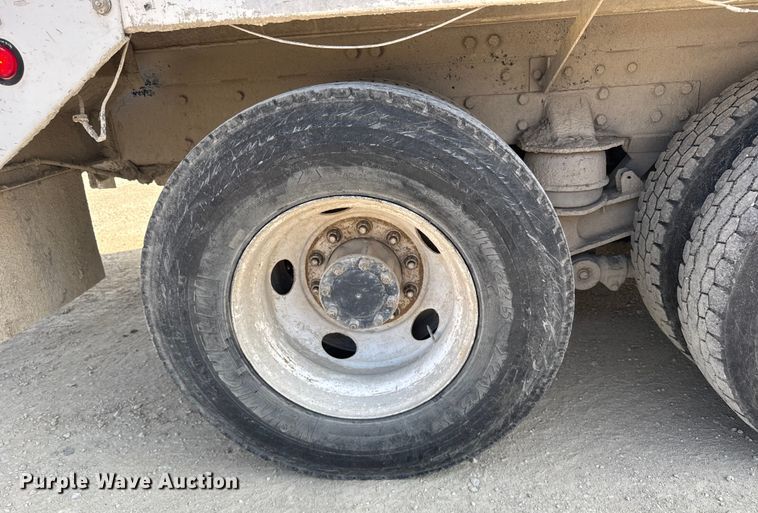 image for item ER2337 2010 Peterbilt 365 ready mix truck