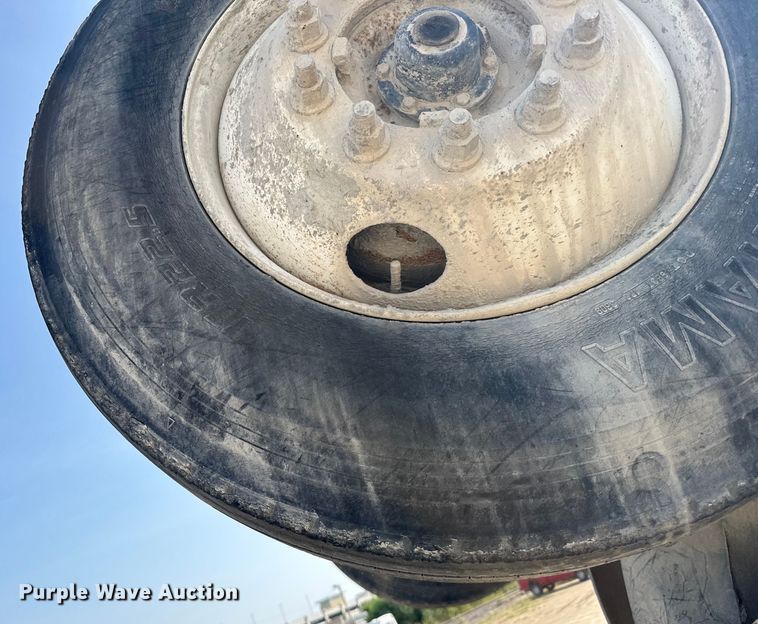 image for item ER2337 2010 Peterbilt 365 ready mix truck