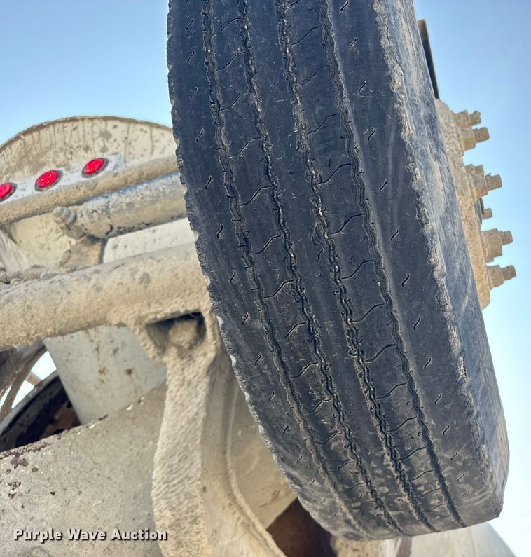 image for item ER2337 2010 Peterbilt 365 ready mix truck