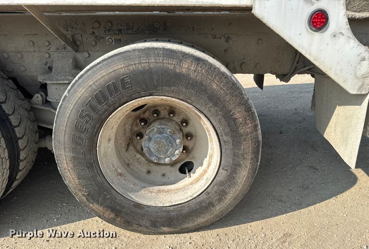 image for item ER2337 2010 Peterbilt 365 ready mix truck