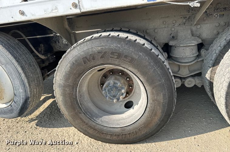 image for item ER2337 2010 Peterbilt 365 ready mix truck