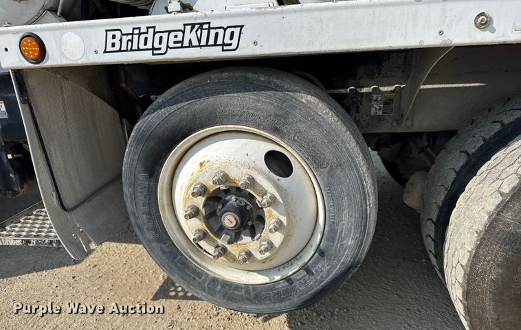 image for item ER2337 2010 Peterbilt 365 ready mix truck