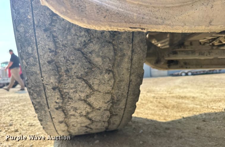 image for item ER2337 2010 Peterbilt 365 ready mix truck