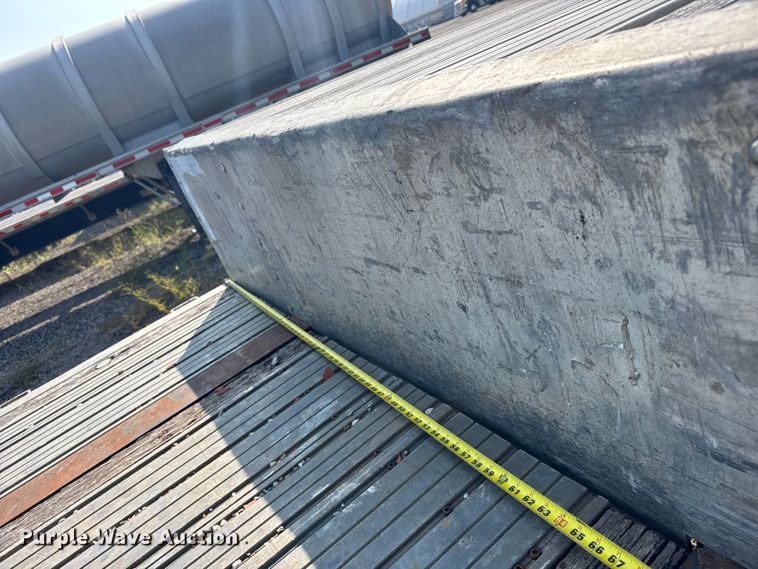 image for item ER2338 2002 Transcraft D-Eagle W2 drop deck trailer