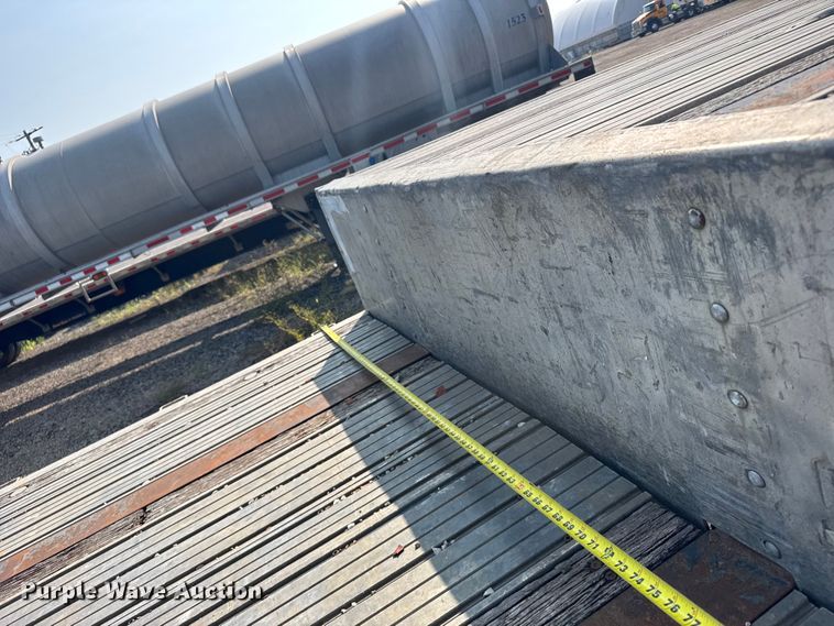 image for item ER2338 2002 Transcraft D-Eagle W2 drop deck trailer