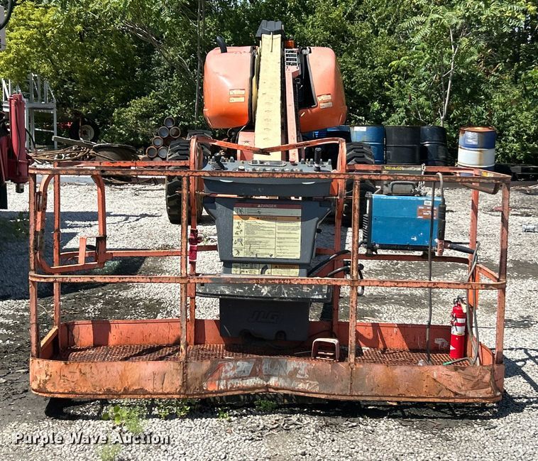 image for item ET3030 2005 JLG 600S boom lift