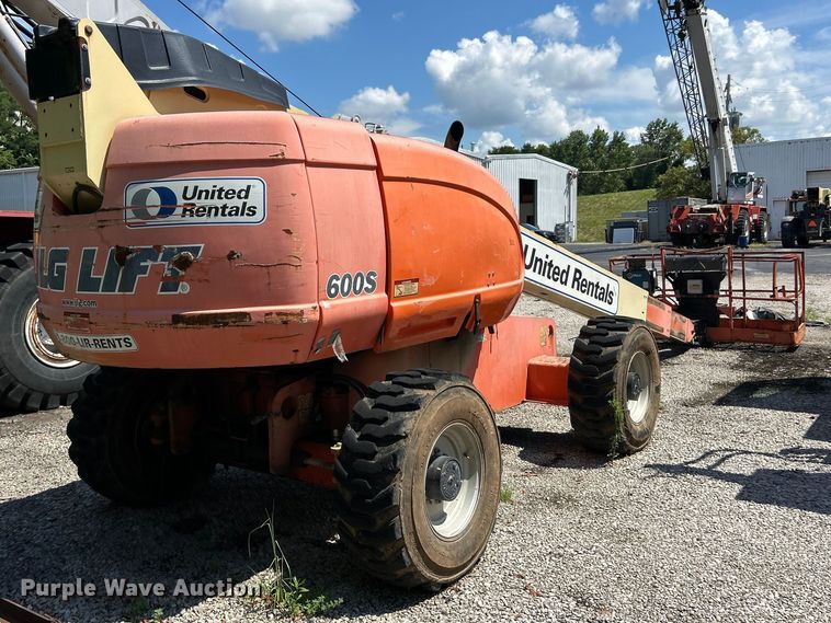 image for item ET3030 2005 JLG 600S boom lift