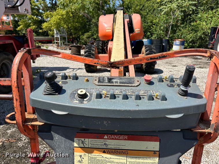 image for item ET3030 2005 JLG 600S boom lift