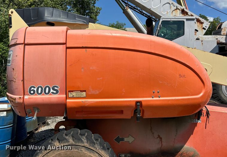 image for item ET3030 2005 JLG 600S boom lift