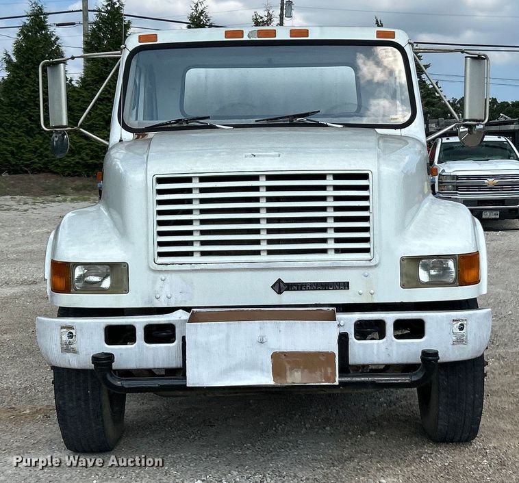 image for item ET3056 2000 International 4700 water truck