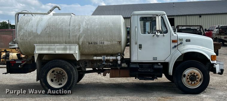 image for item ET3056 2000 International 4700 water truck