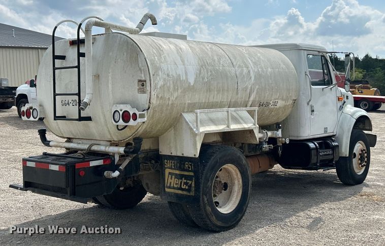 image for item ET3056 2000 International 4700 water truck