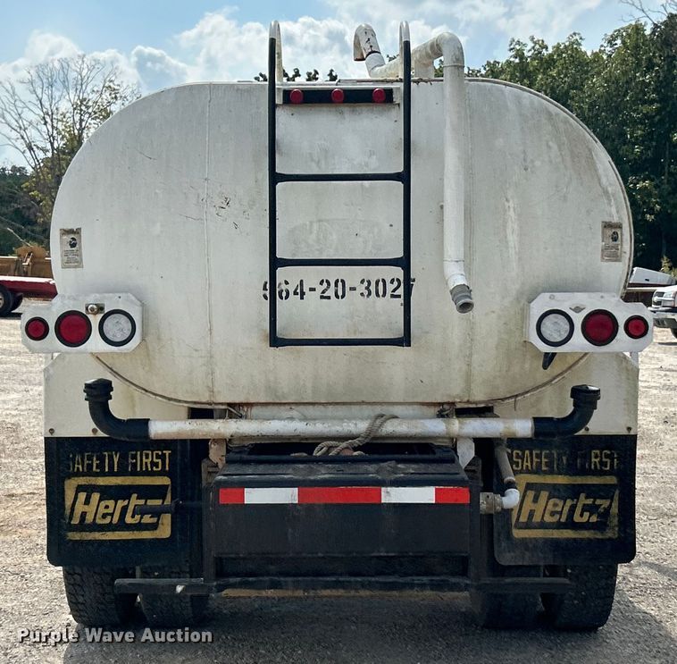 image for item ET3056 2000 International 4700 water truck