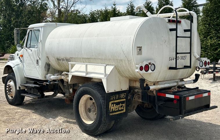 image for item ET3056 2000 International 4700 water truck