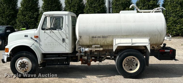 image for item ET3056 2000 International 4700 water truck