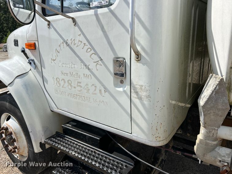 image for item ET3056 2000 International 4700 water truck