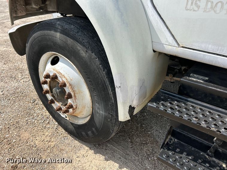 image for item ET3056 2000 International 4700 water truck