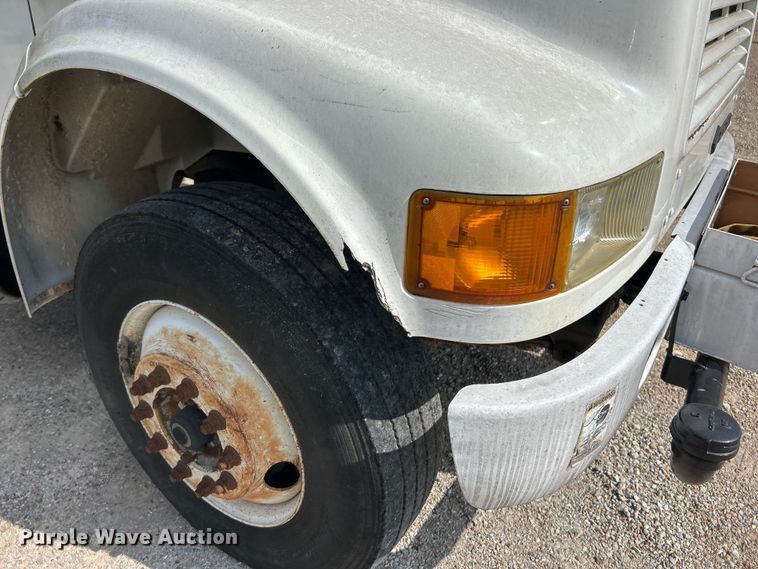 image for item ET3056 2000 International 4700 water truck