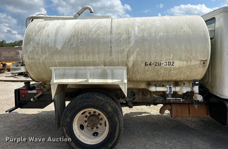 image for item ET3056 2000 International 4700 water truck