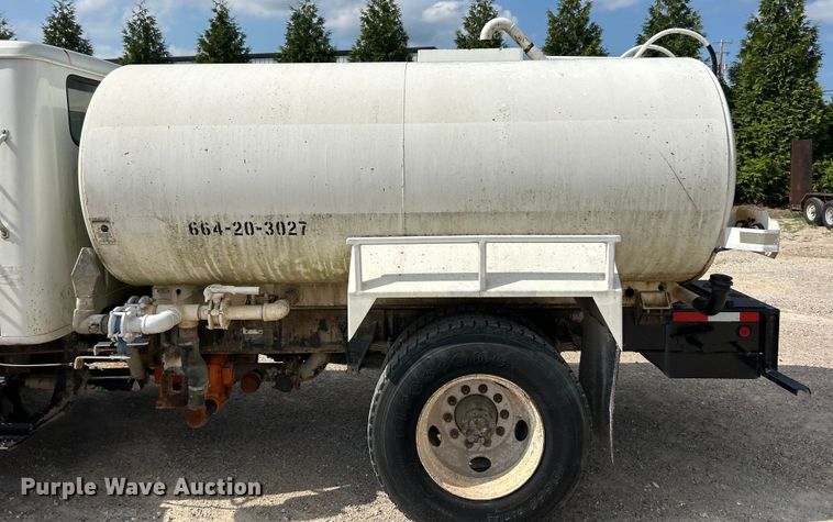 image for item ET3056 2000 International 4700 water truck