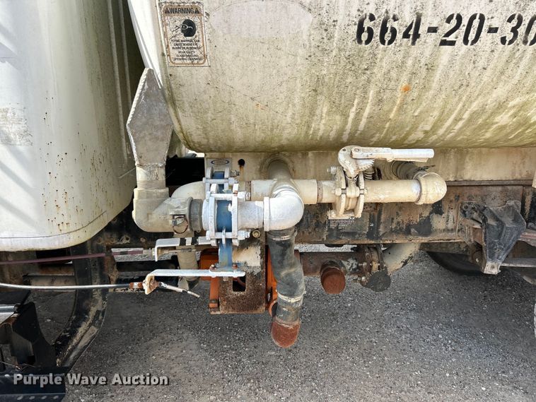 image for item ET3056 2000 International 4700 water truck