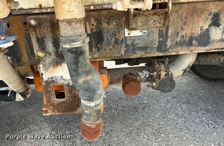 image for item ET3056 2000 International 4700 water truck