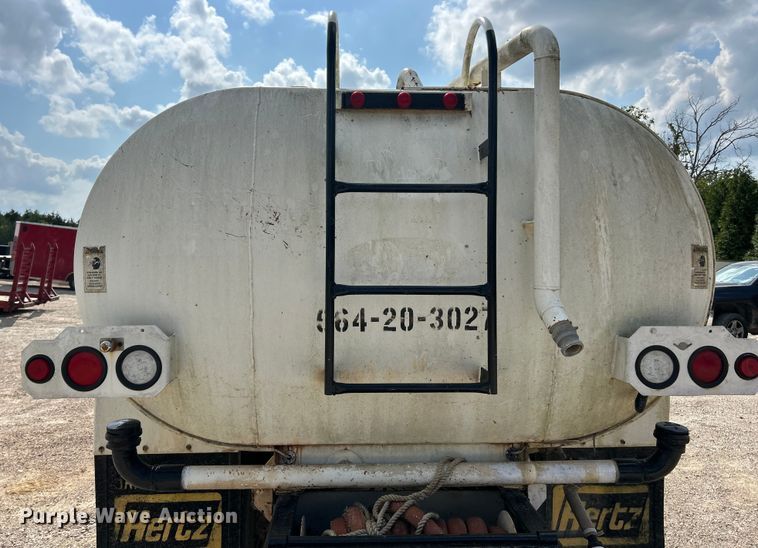 image for item ET3056 2000 International 4700 water truck