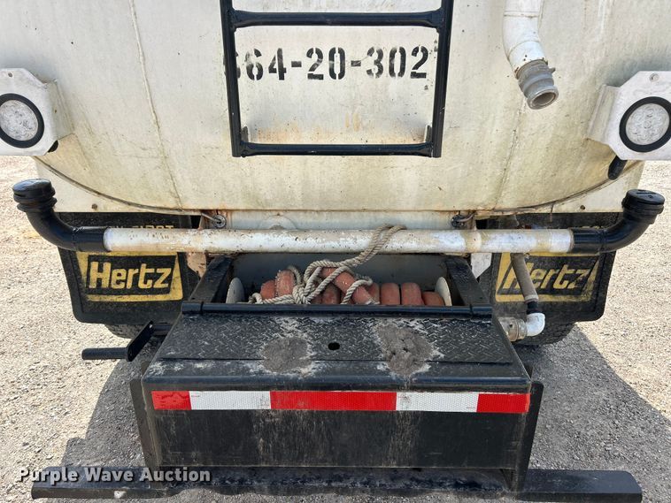 image for item ET3056 2000 International 4700 water truck