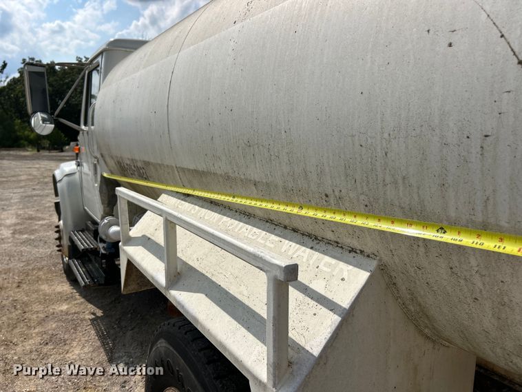 image for item ET3056 2000 International 4700 water truck