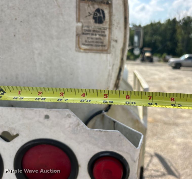 image for item ET3056 2000 International 4700 water truck