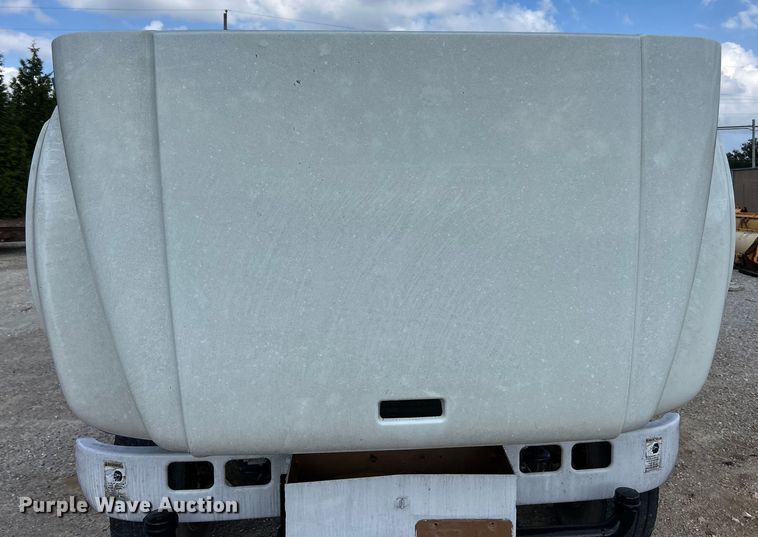 image for item ET3056 2000 International 4700 water truck