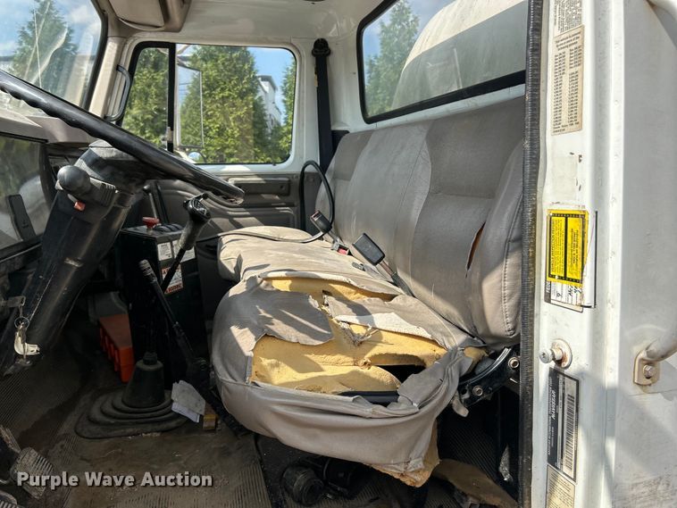 image for item ET3056 2000 International 4700 water truck