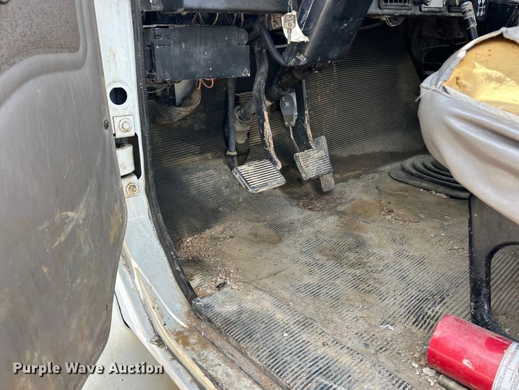 image for item ET3056 2000 International 4700 water truck