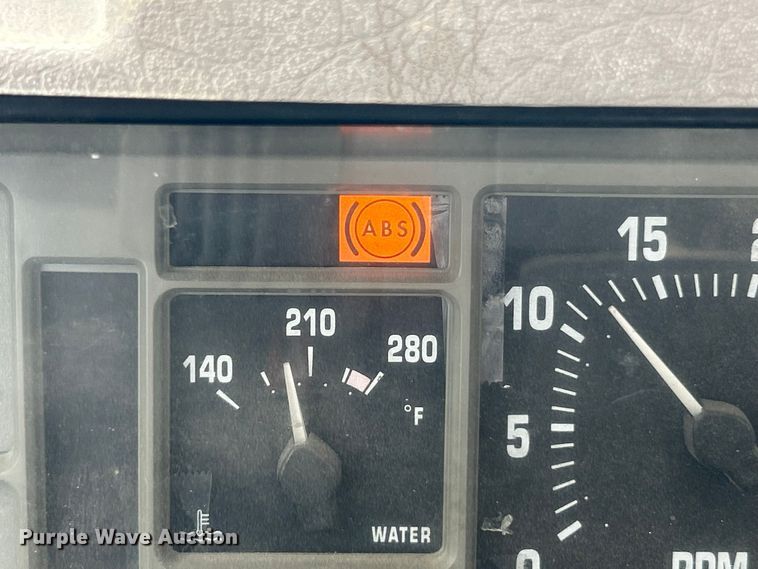 image for item ET3056 2000 International 4700 water truck