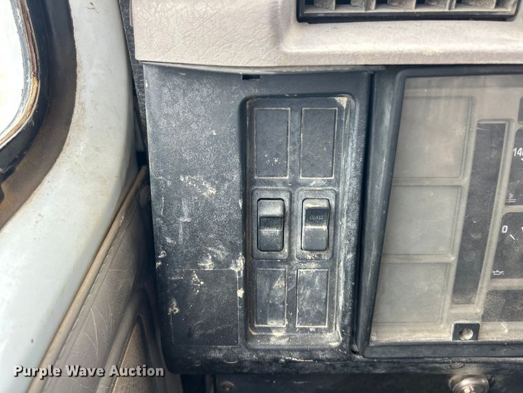 image for item ET3056 2000 International 4700 water truck