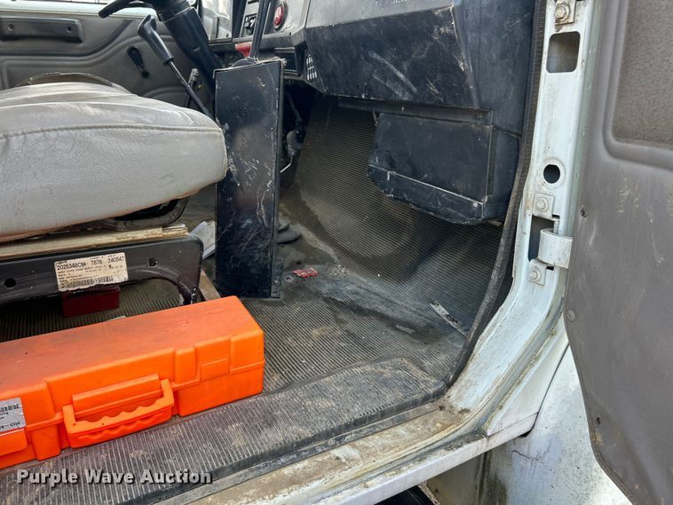 image for item ET3056 2000 International 4700 water truck